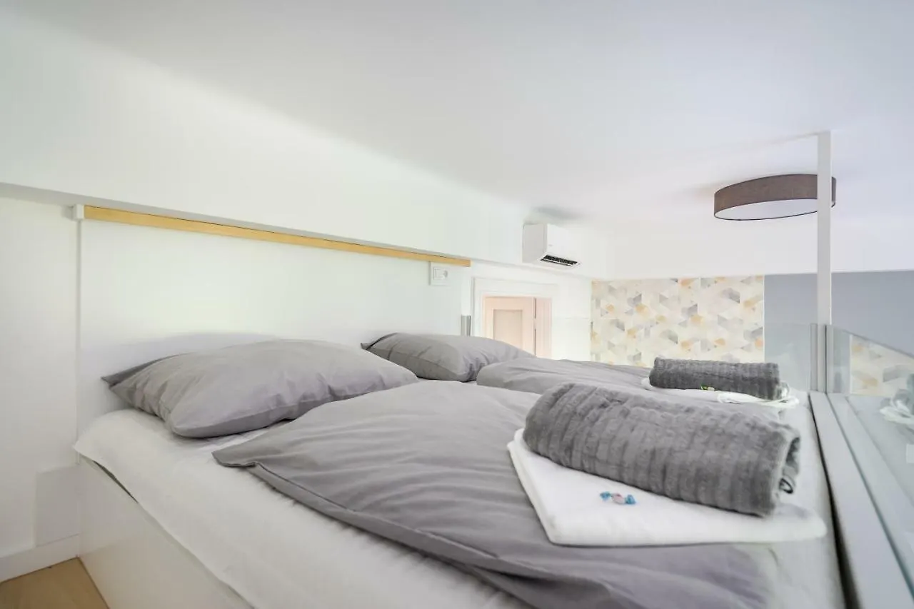 Bpr Color Fusion Home With A/C Budapeszt 0*,