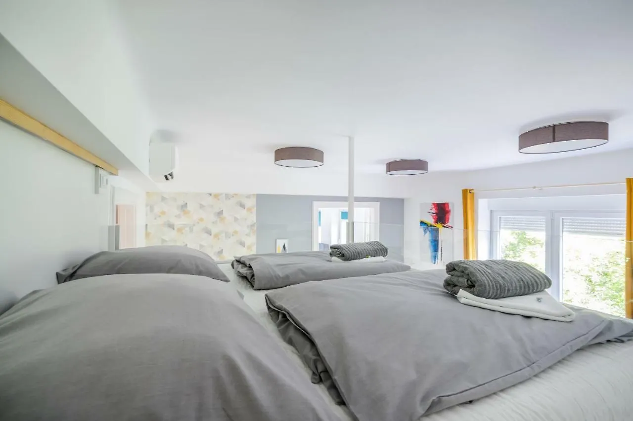 Bpr Color Fusion Home With A/C Budapest 0*,