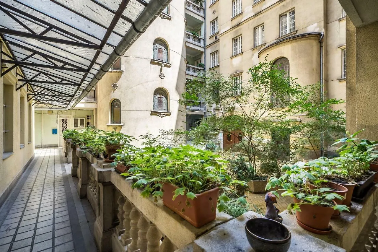 Bpr Color Fusion Home With A/C Budapest Apartment